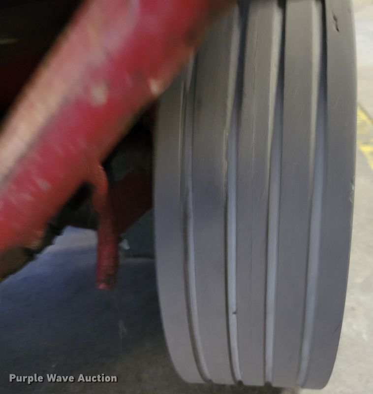 image for item IM9759 2006 Mec 2633ES  scissor lift