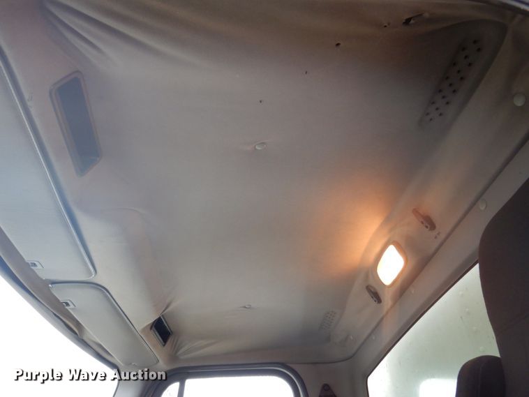 image for item IM9760 2014 Freightliner M2 106  box truck