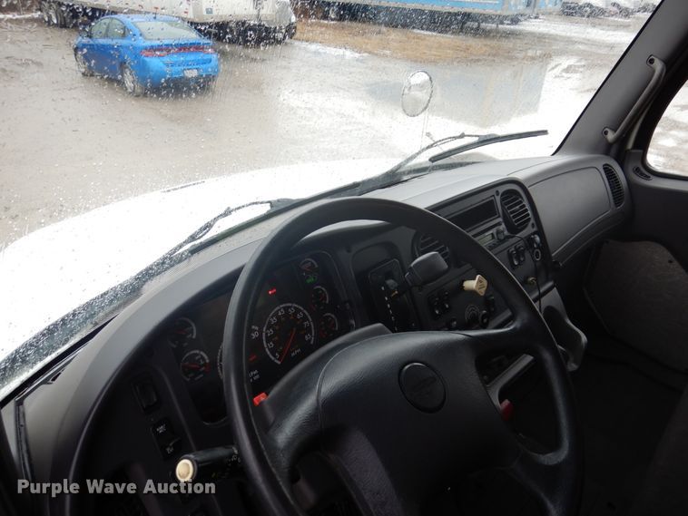 image for item IM9760 2014 Freightliner M2 106  box truck