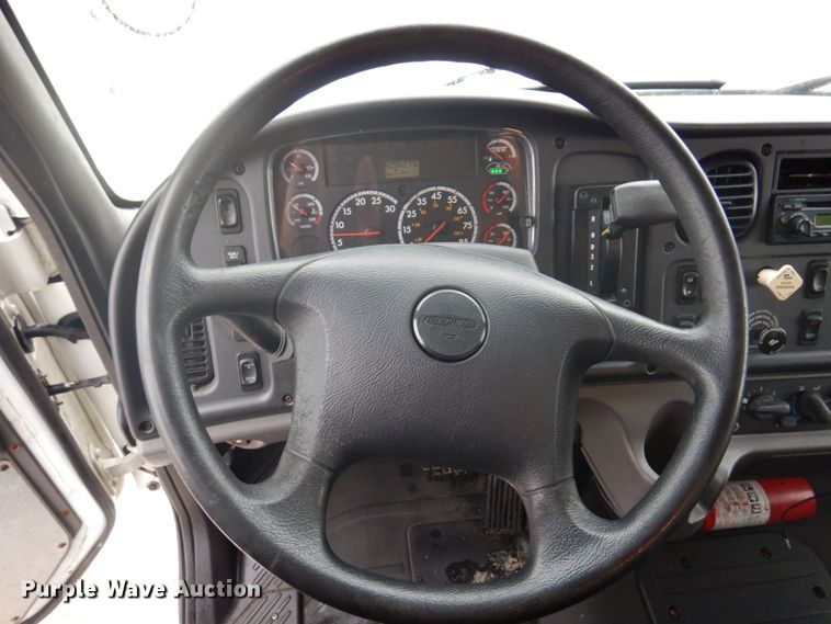 image for item IM9760 2014 Freightliner M2 106  box truck