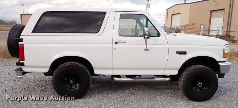 image for item IS9436 1995 Ford Bronco  SUV