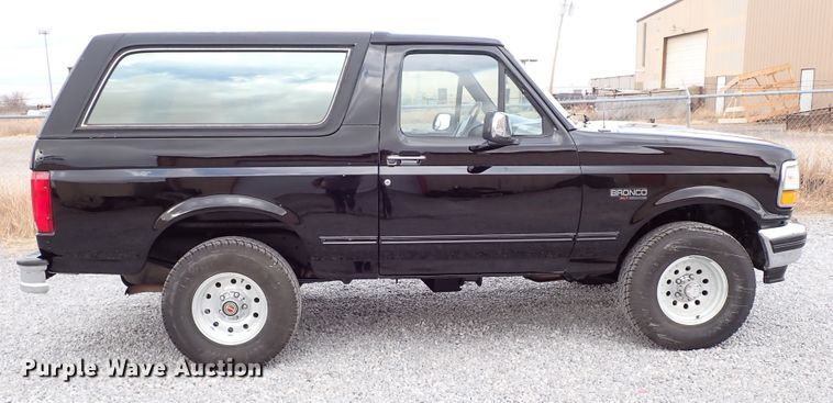 image for item IS9437 1993 Ford Bronco  SUV