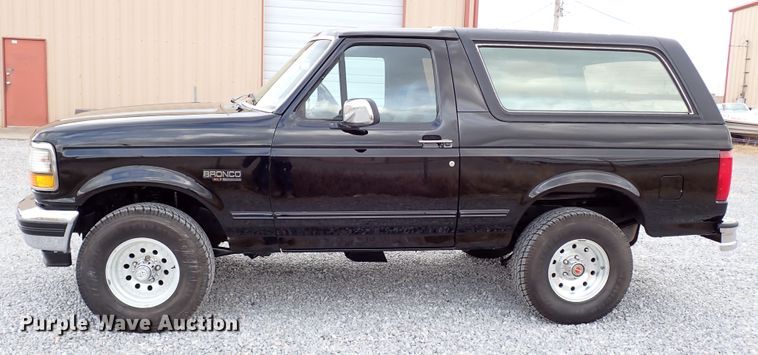 image for item IS9437 1993 Ford Bronco  SUV