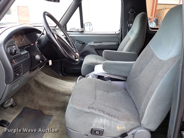 image for item IS9437 1993 Ford Bronco  SUV