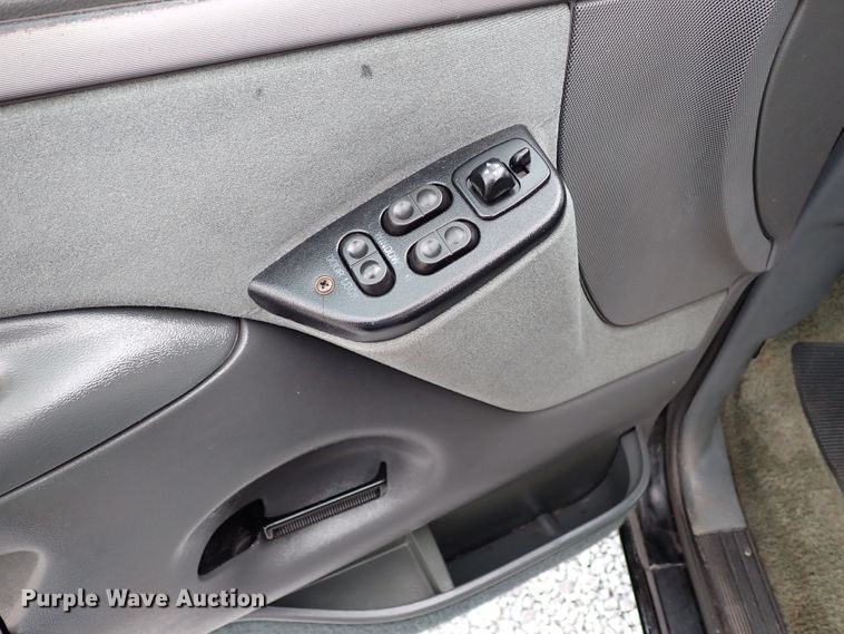 image for item IS9437 1993 Ford Bronco  SUV