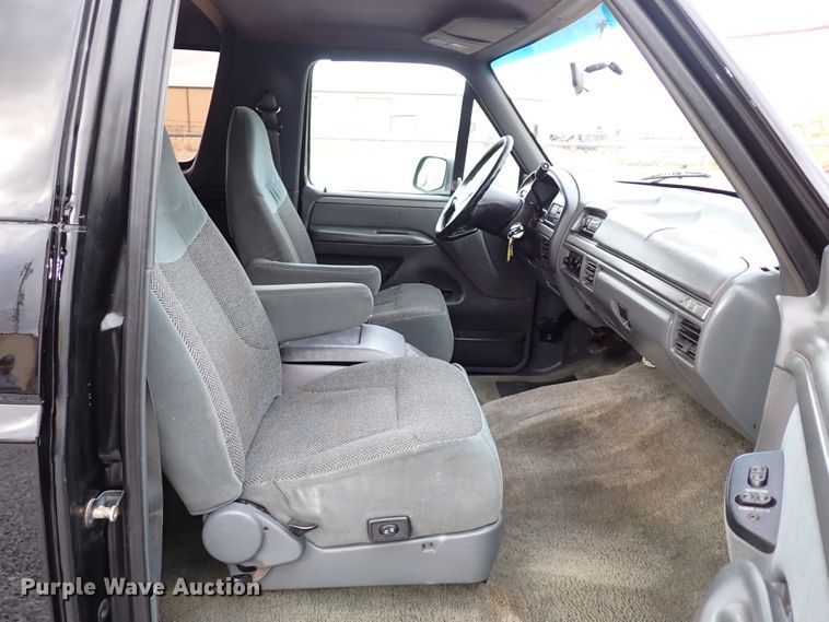 image for item IS9437 1993 Ford Bronco  SUV