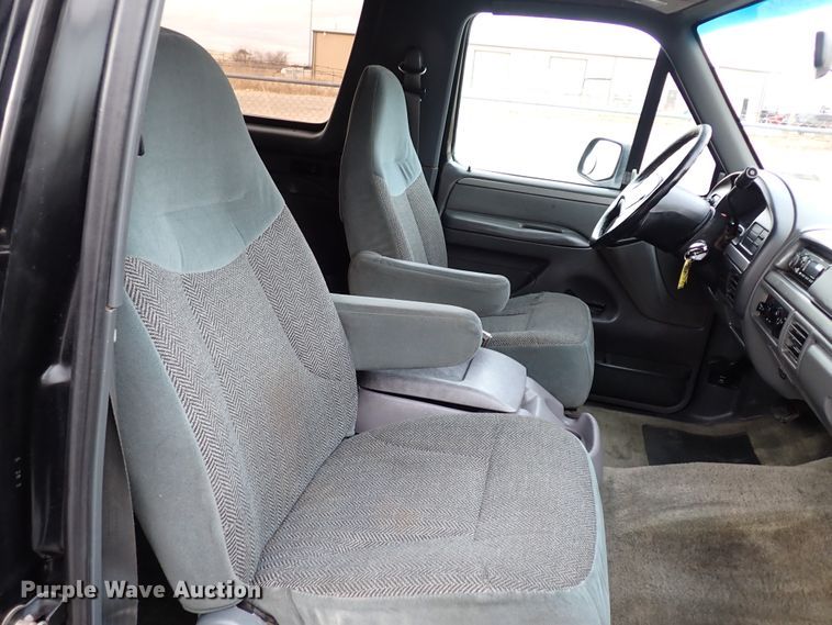 image for item IS9437 1993 Ford Bronco  SUV