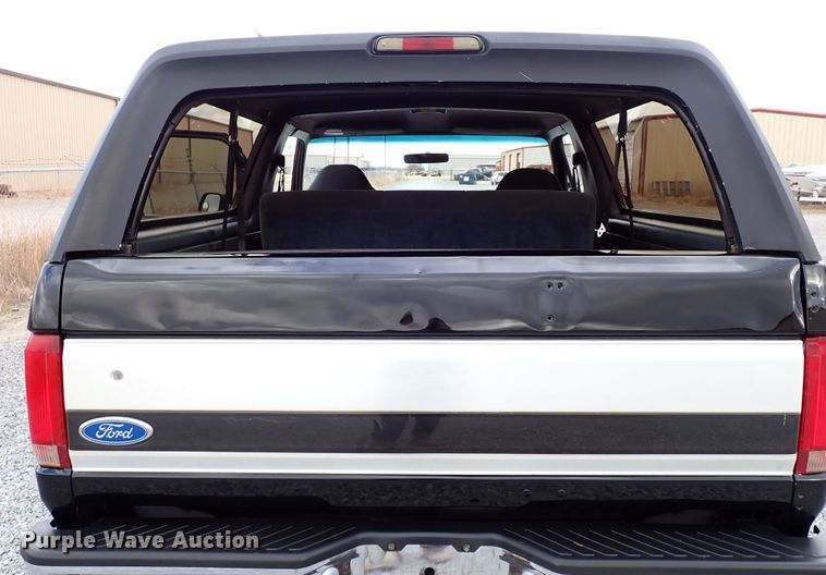 image for item IS9437 1993 Ford Bronco  SUV