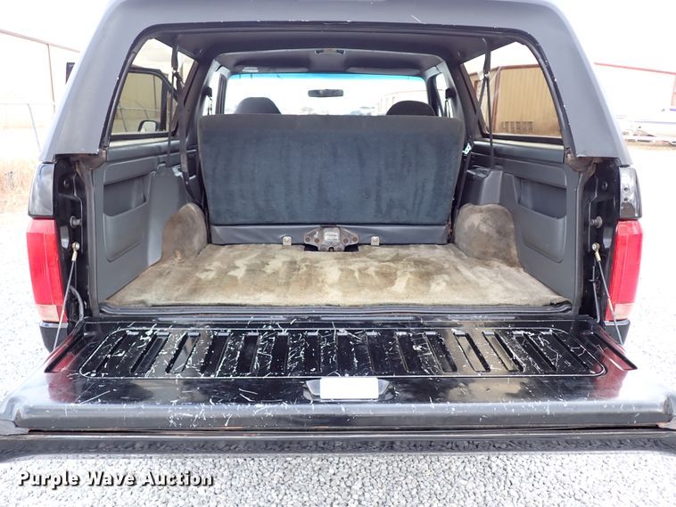 image for item IS9437 1993 Ford Bronco  SUV