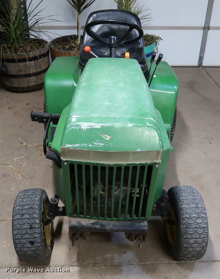 image for item IY9067 1992 John Deere 318  lawn tractor