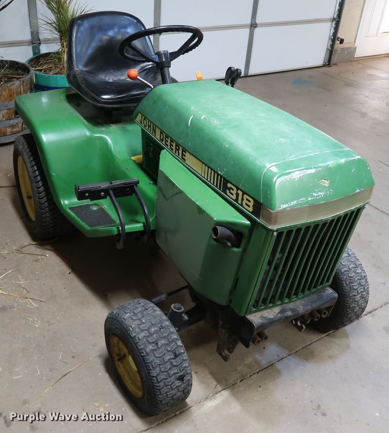 image for item IY9067 1992 John Deere 318  lawn tractor
