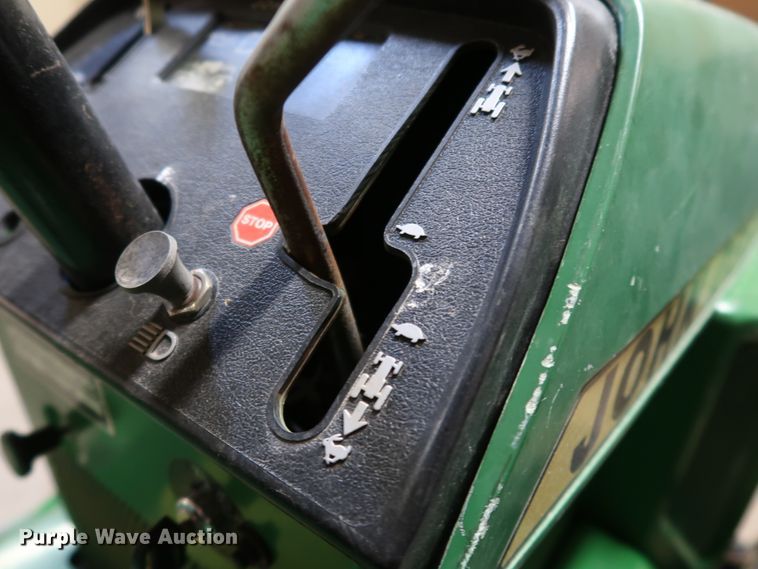 image for item IY9067 1992 John Deere 318  lawn tractor