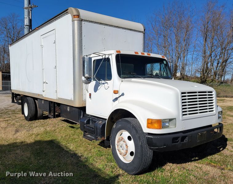 image for item JE9161 1990 International 4900  box truck