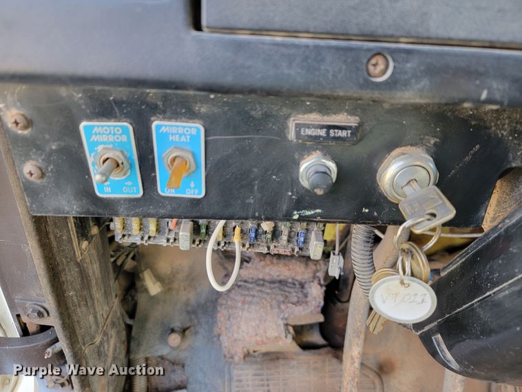 image for item JE9161 1990 International 4900  box truck