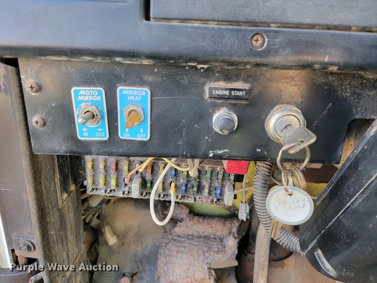 image for item JE9161 1990 International 4900  box truck