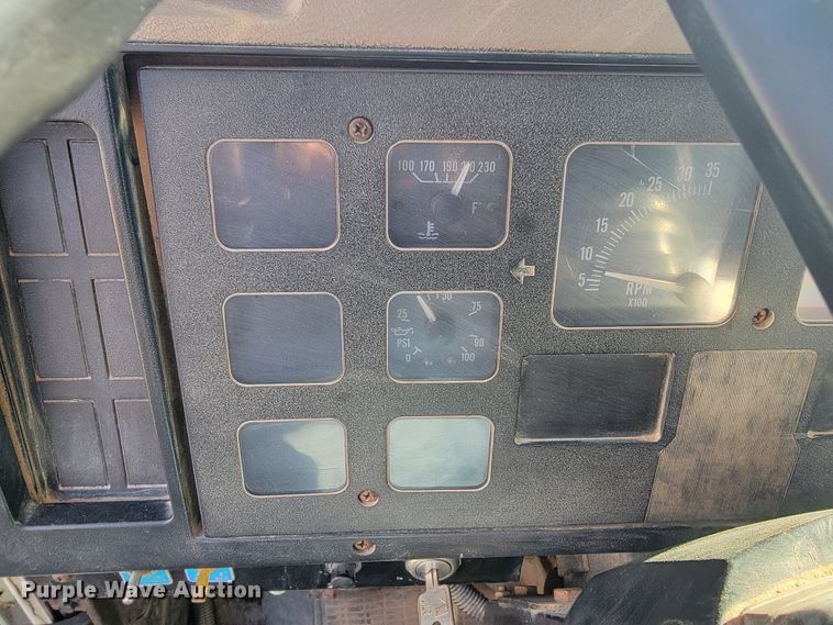 image for item JE9161 1990 International 4900  box truck