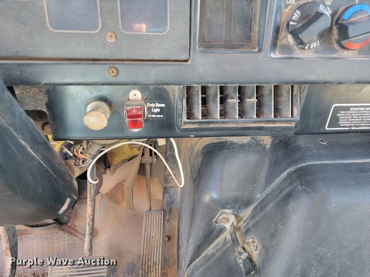 image for item JE9161 1990 International 4900  box truck