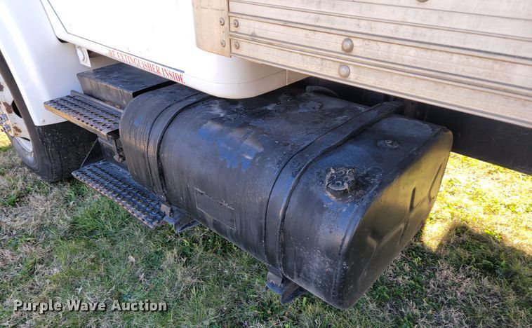 image for item JE9161 1990 International 4900  box truck