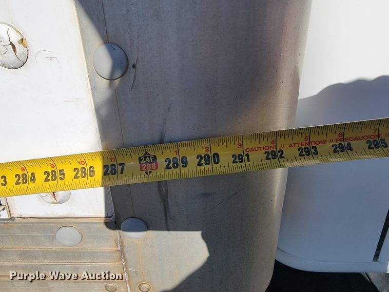 image for item JE9161 1990 International 4900  box truck