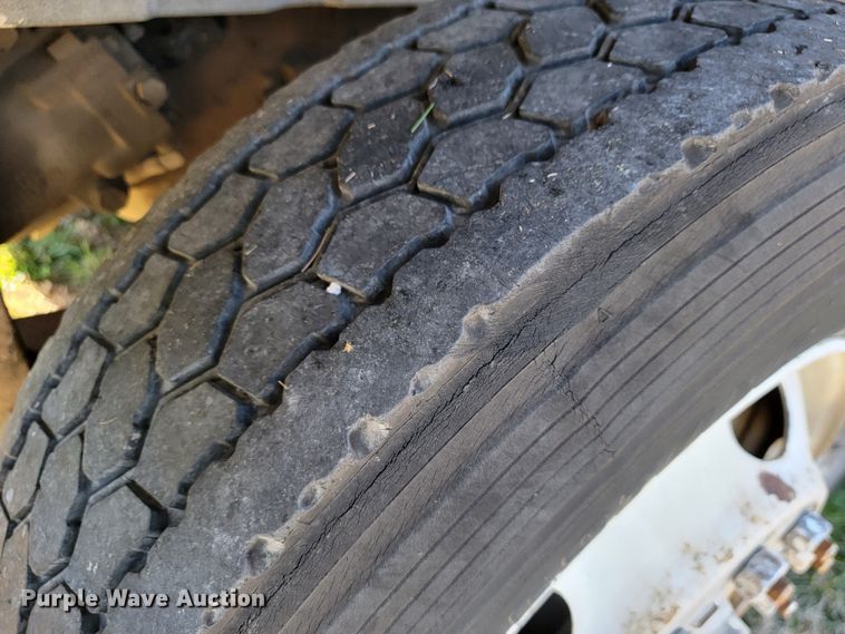 image for item JE9161 1990 International 4900  box truck