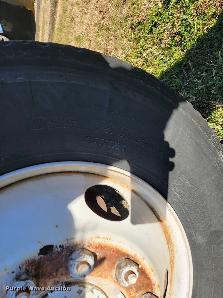 image for item JE9161 1990 International 4900  box truck