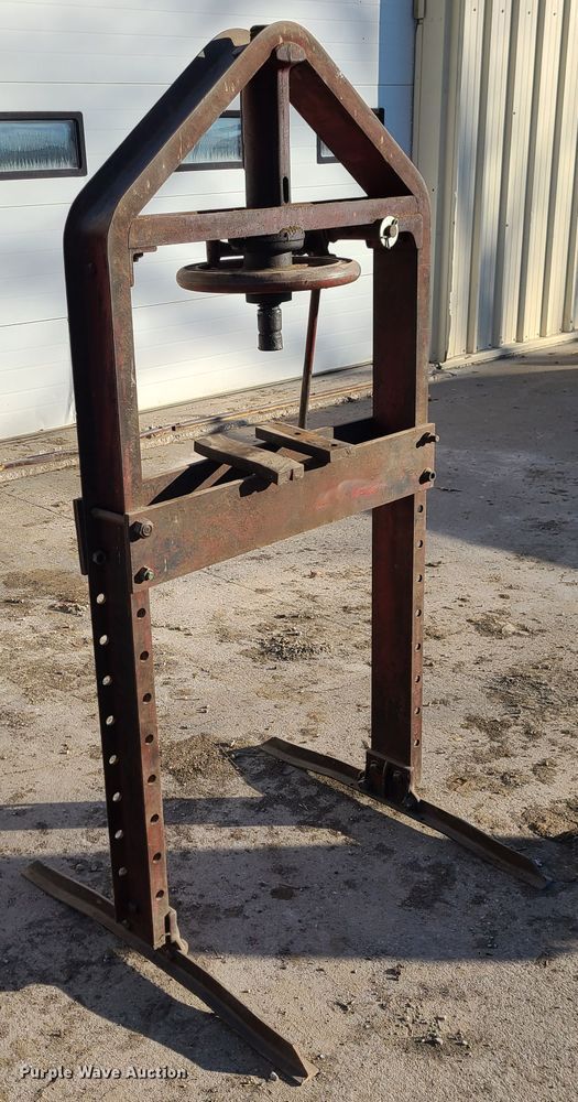 image for item JG9261 Weaver  20 ton press