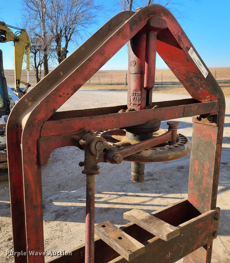 image for item JG9261 Weaver  20 ton press