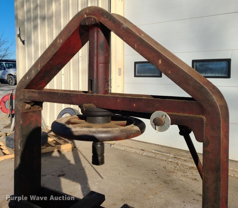 image for item JG9261 Weaver  20 ton press