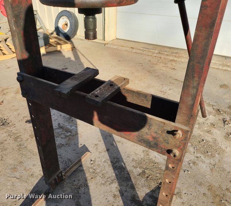 image for item JG9261 Weaver  20 ton press