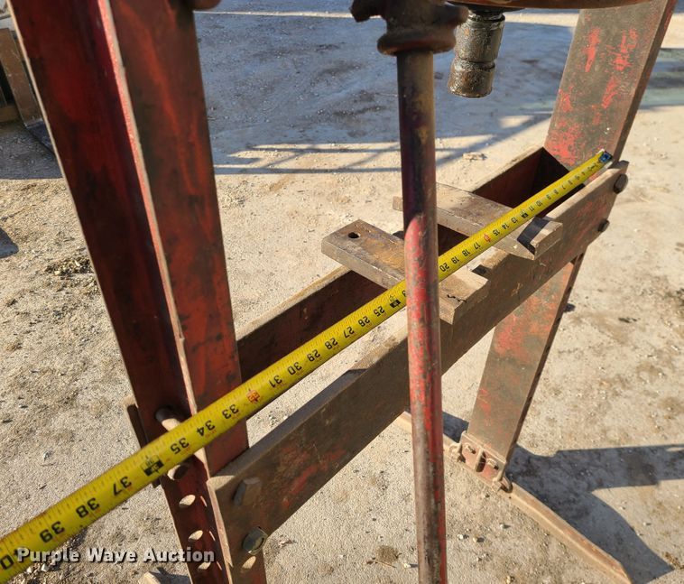 image for item JG9261 Weaver  20 ton press