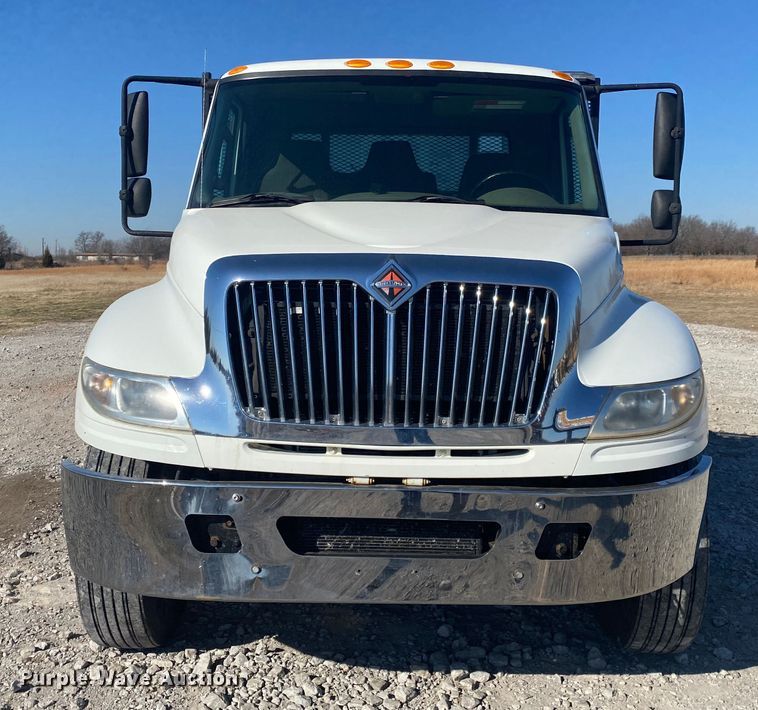 image for item JN9173 2012 International DuraStar 4400  flatbed truck