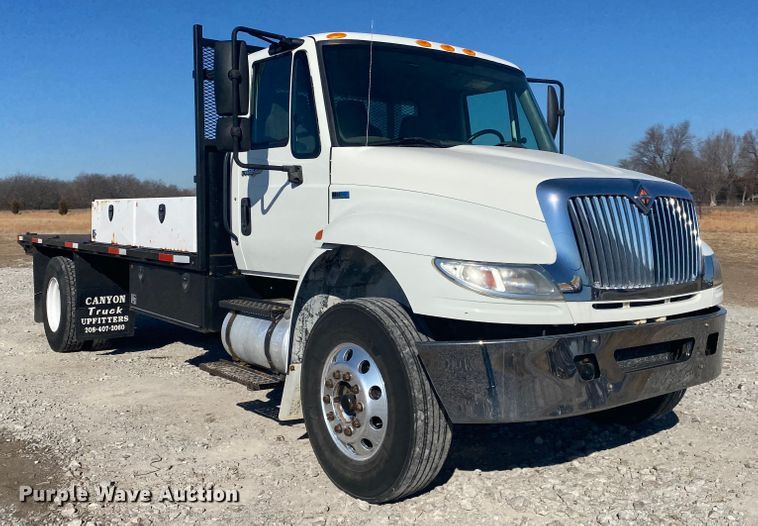 image for item JN9173 2012 International DuraStar 4400  flatbed truck