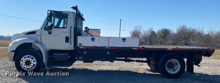 image for item JN9173 2012 International DuraStar 4400  flatbed truck