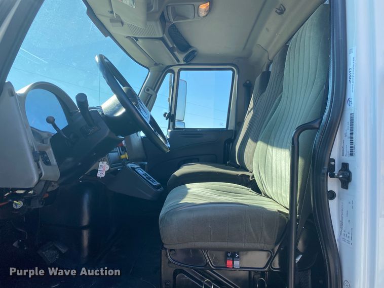 image for item JN9173 2012 International DuraStar 4400  flatbed truck