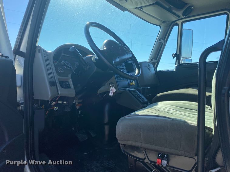 image for item JN9173 2012 International DuraStar 4400  flatbed truck