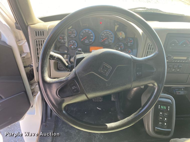 image for item JN9173 2012 International DuraStar 4400  flatbed truck