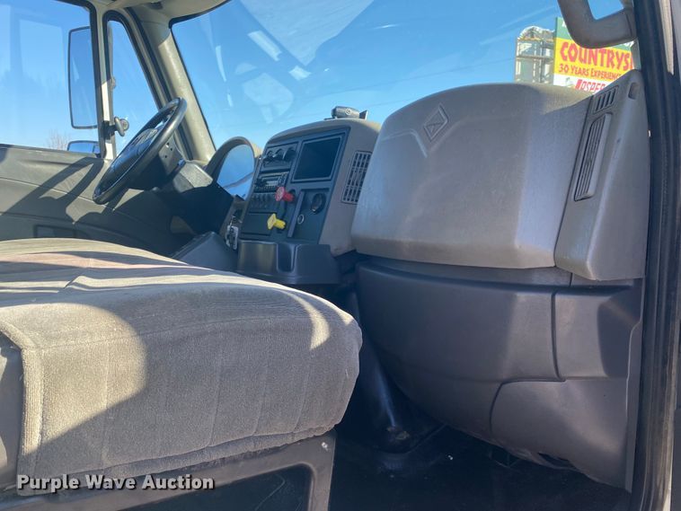 image for item JN9173 2012 International DuraStar 4400  flatbed truck