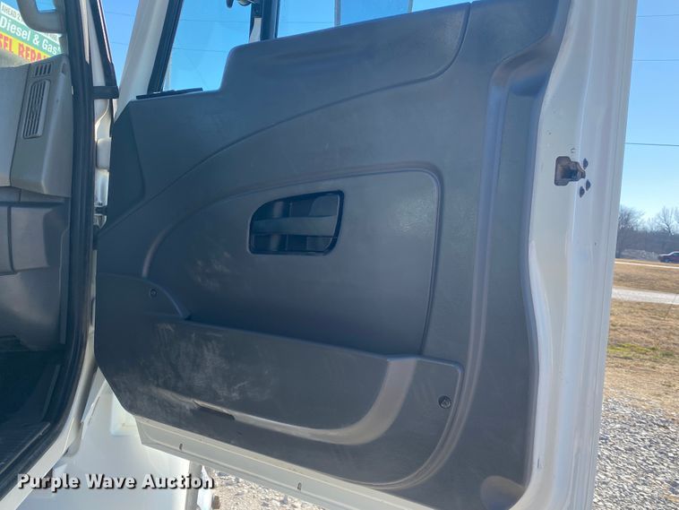 image for item JN9173 2012 International DuraStar 4400  flatbed truck