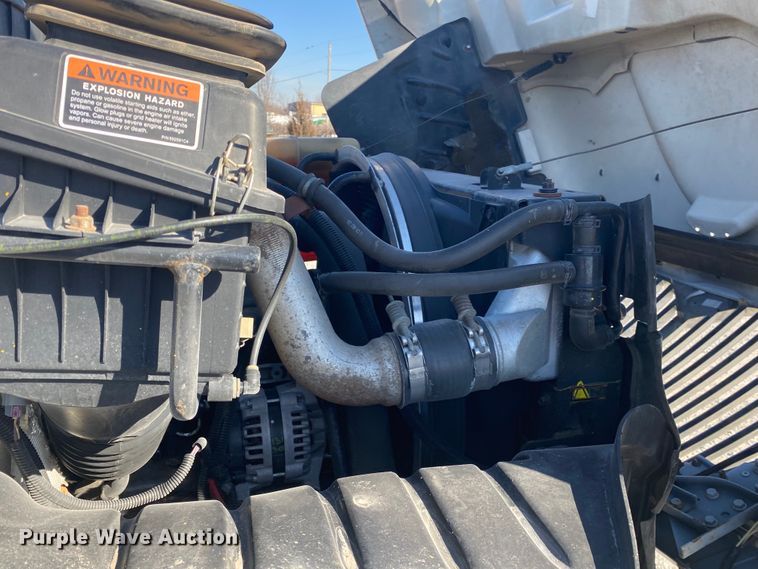 image for item JN9173 2012 International DuraStar 4400  flatbed truck