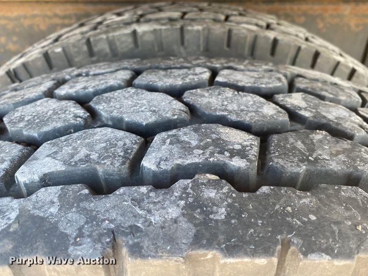 image for item JN9173 2012 International DuraStar 4400  flatbed truck