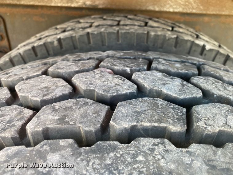 image for item JN9173 2012 International DuraStar 4400  flatbed truck