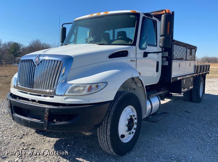 image for item JN9175 2010 International 4300  flatbed truck