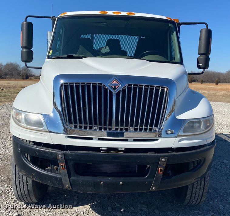 image for item JN9175 2010 International 4300  flatbed truck