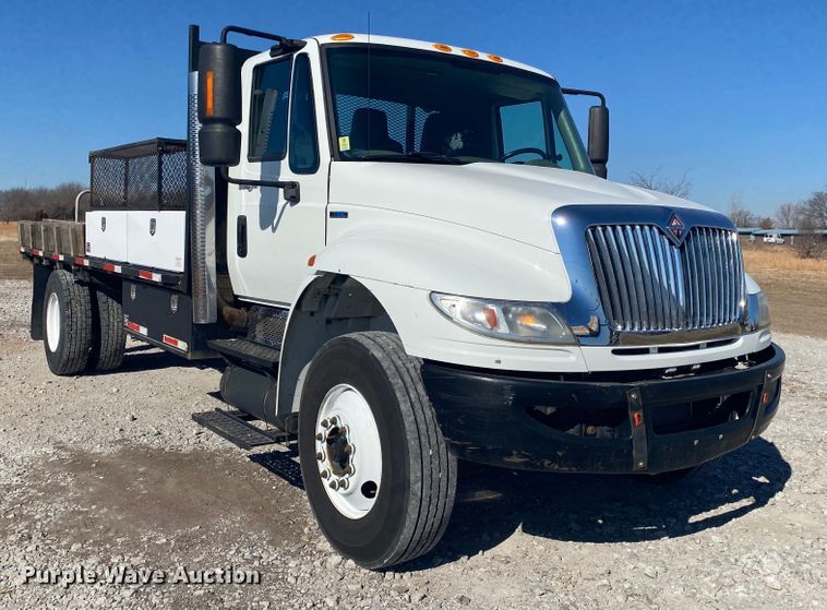 image for item JN9175 2010 International 4300  flatbed truck