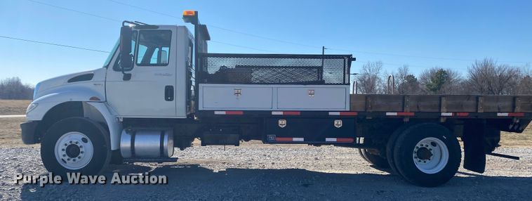 image for item JN9175 2010 International 4300  flatbed truck