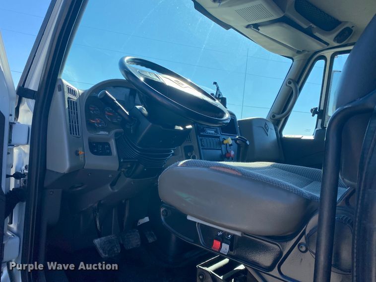 image for item JN9175 2010 International 4300  flatbed truck