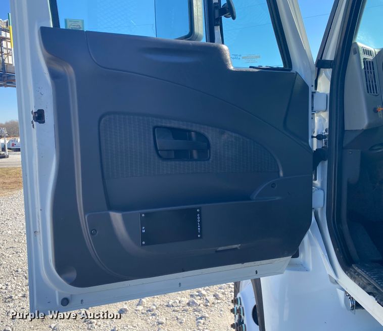 image for item JN9175 2010 International 4300  flatbed truck