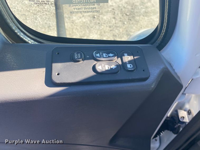 image for item JN9175 2010 International 4300  flatbed truck