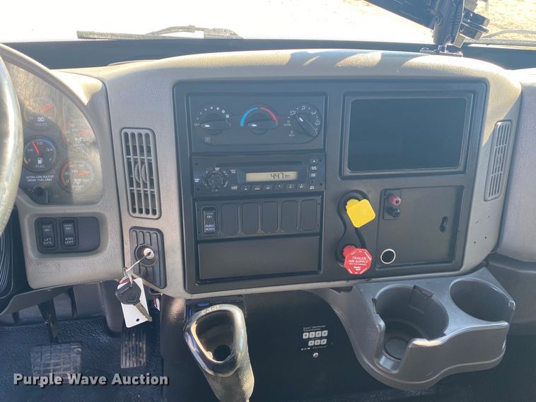 image for item JN9175 2010 International 4300  flatbed truck