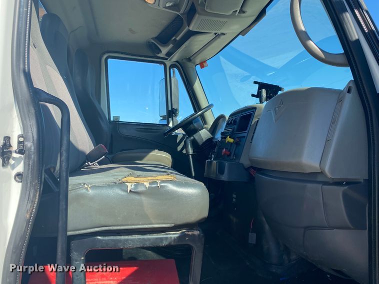 image for item JN9175 2010 International 4300  flatbed truck